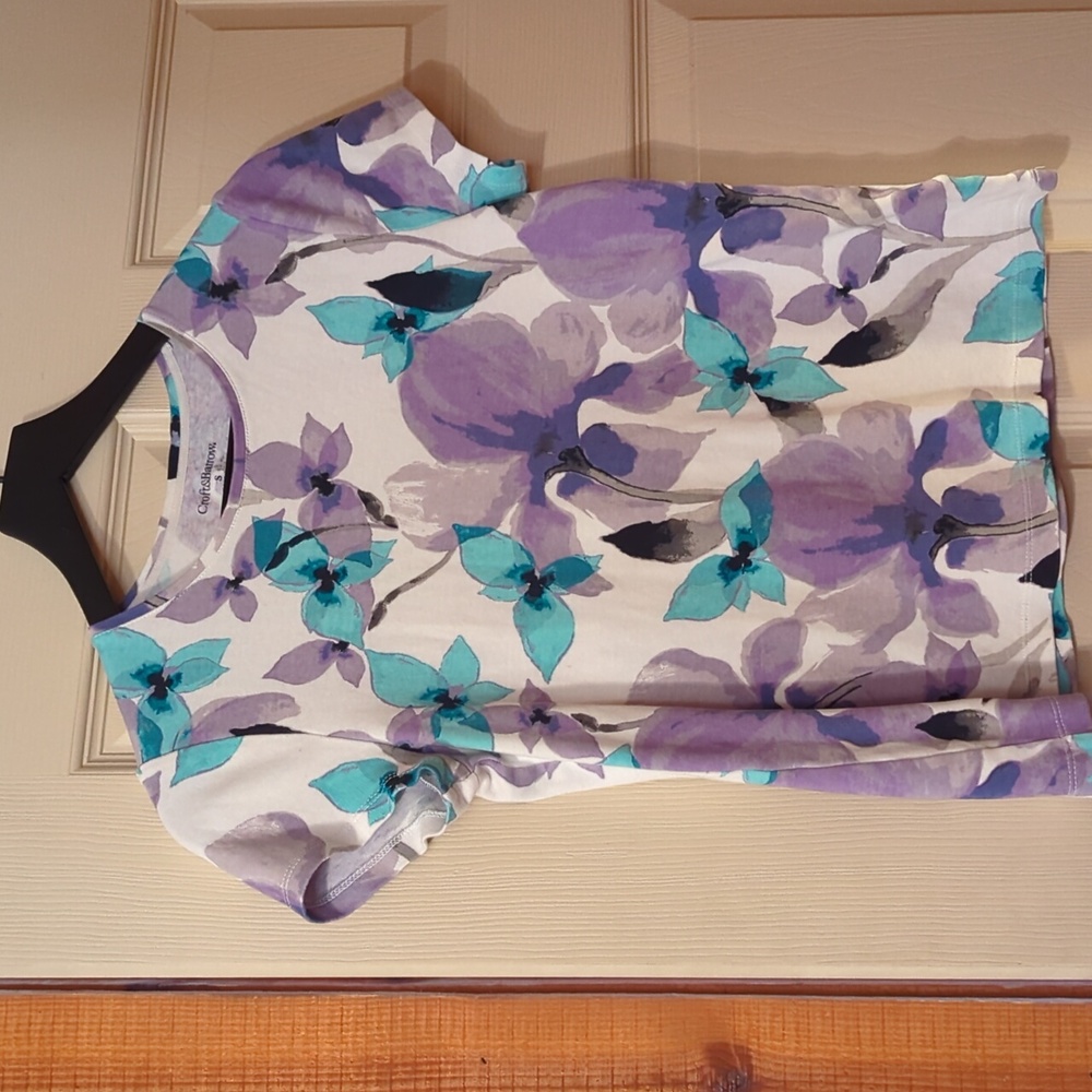 20. Floral top EUC